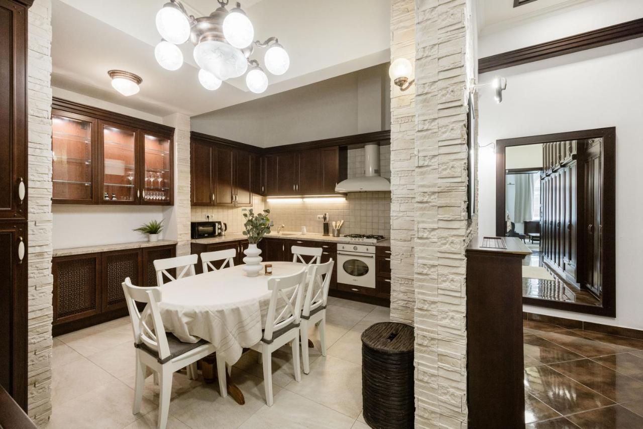 بودابست Luxe, Historic Home Near Downtown Landmarks 19Th Century المظهر الخارجي الصورة