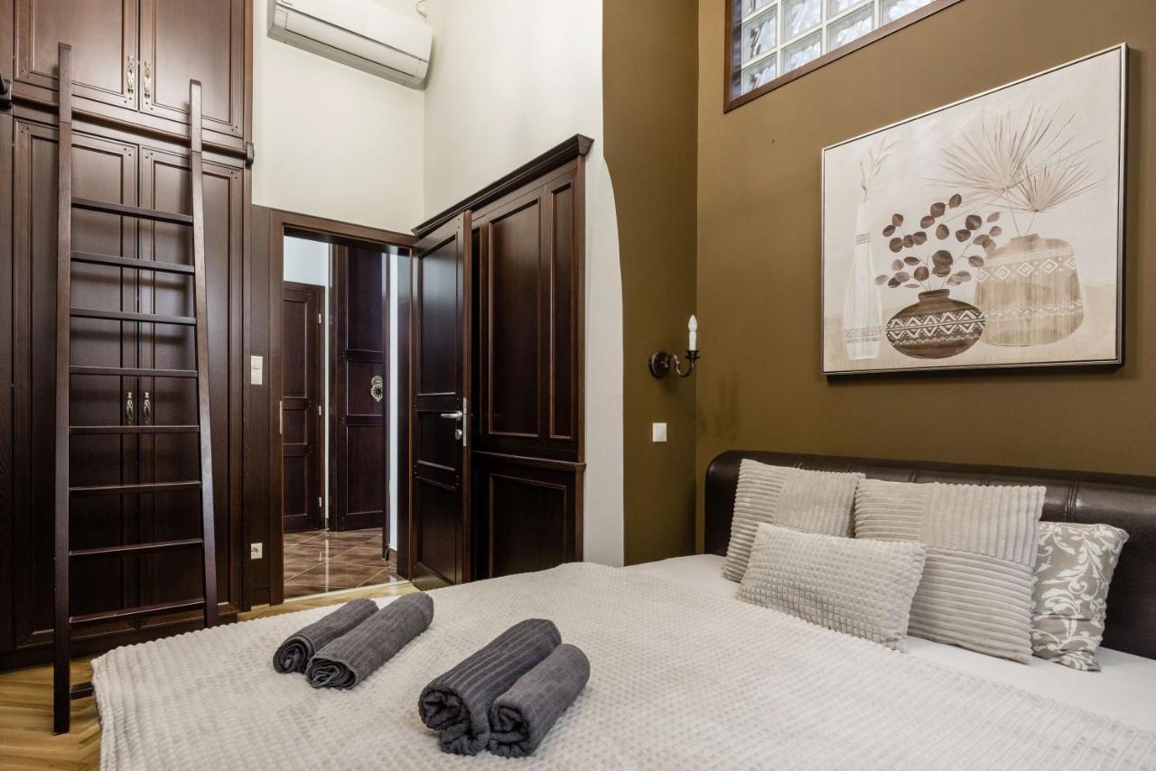 بودابست Luxe, Historic Home Near Downtown Landmarks 19Th Century المظهر الخارجي الصورة